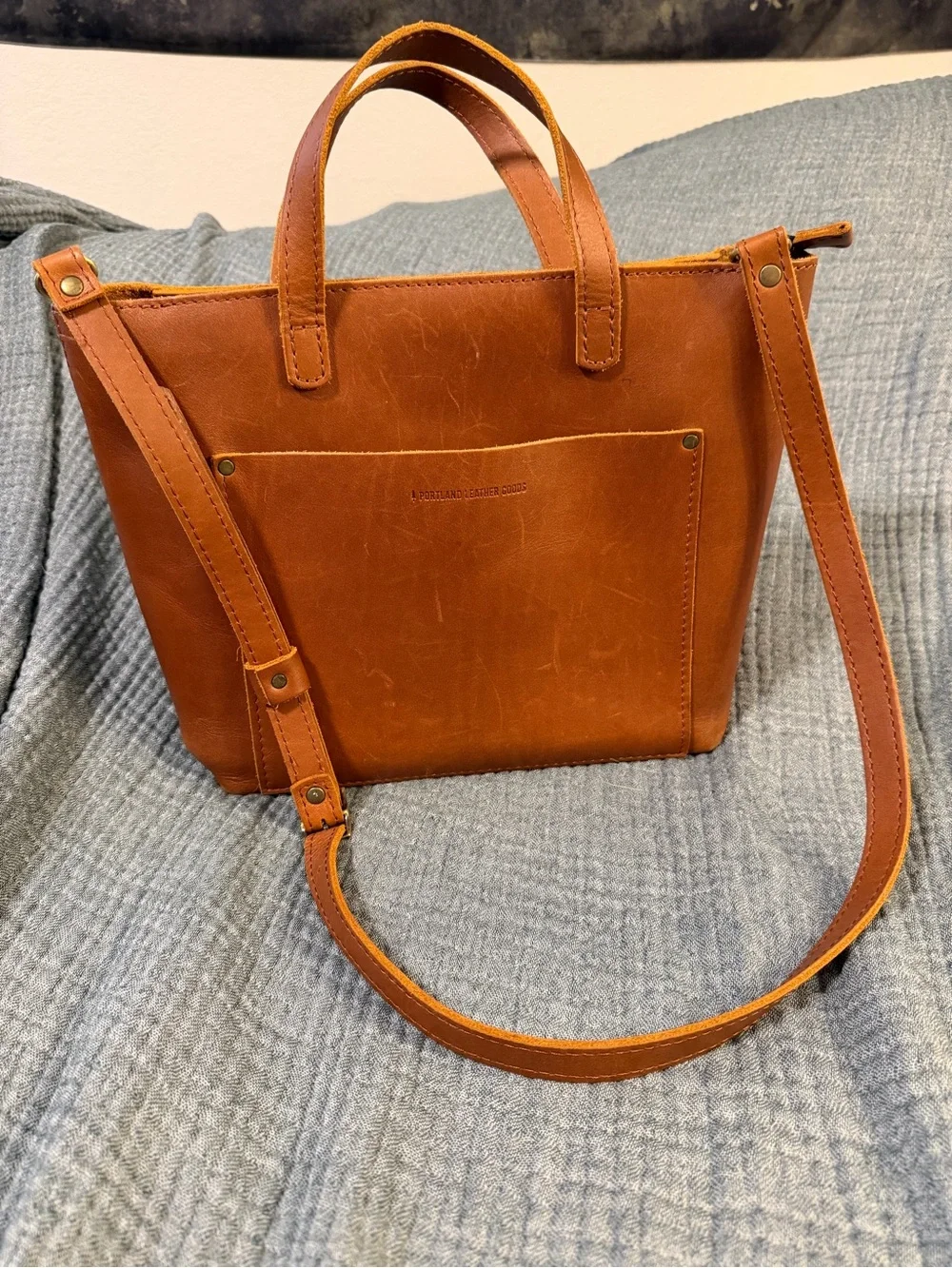Portland Leather Medium Crossbody Tote with zipper - light brown